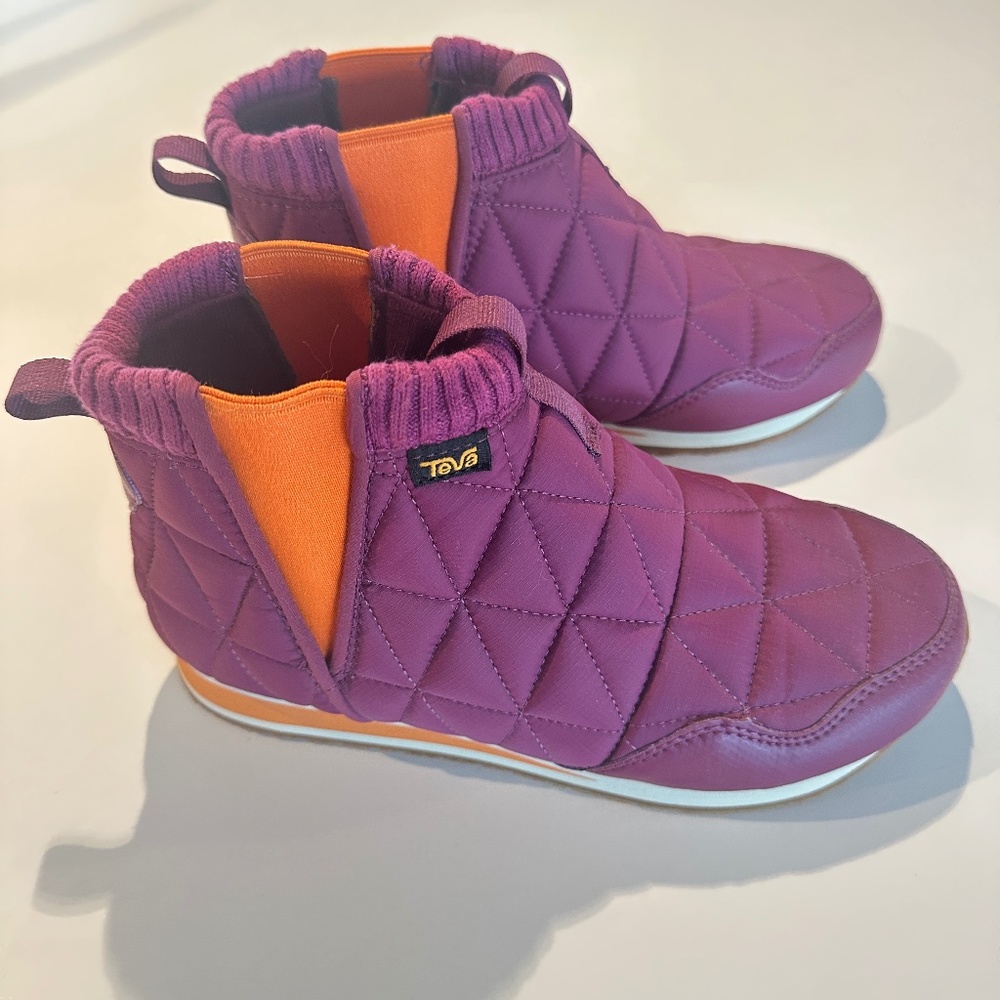 Teva Boots size 8